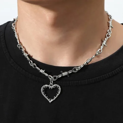 Vista 2 de Fuqimanman2020 Collar de espinas góticas, collar con colgante de corazón de espinas de hip hop, aretes de zarzas de rosa, gargantilla de púas