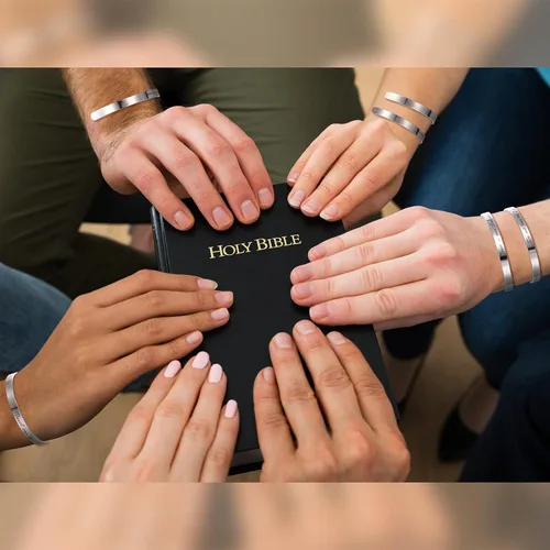 Vista 5 de Funtery 12 pulseras cristianas grabadas con versículos de la Biblia, regalo de Pascua para mujeres, bautismo religioso, escritura inspiradora