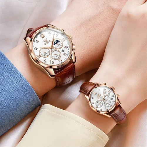 Vista 7 de OLEVS Juego de 2 relojes de cuarzo para parejas de San Valentín, para él y ella, cronógrafo de cuero, con diamantes para hombres, mujeres, amantes