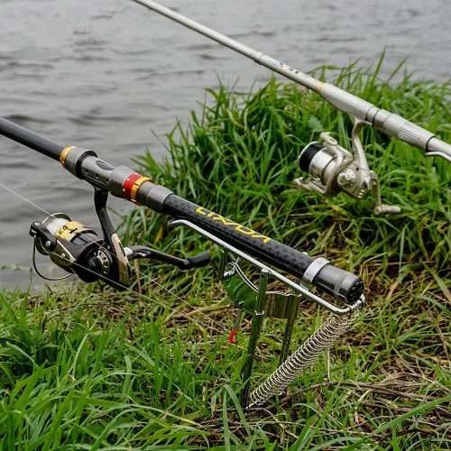 Vista 5 de Soporte de caña de pescar práctico desmontable al aire libre doble ángulo de resorte poste de pesca automático encendedor soporte soporte