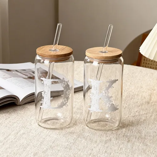 Vista 7 de Regalos personalizados para mujeres, tazas de vidrio con monograma con tapas y pajitas, regalos personalizados para mujeres, vasos de café helado