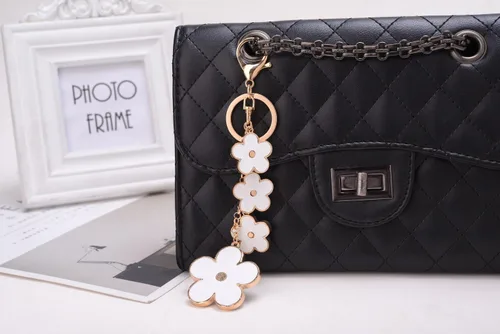 Vista 2 de Accesorios esmaltados para bolso de flores para mujer