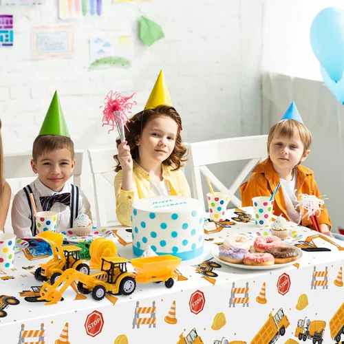 Vista 5 de Mantel de plástico de construcción de 3 piezas de 51 x 87 pulgadas, diseño de camión volquete y señal de tráfico, funda rectangular desechable
