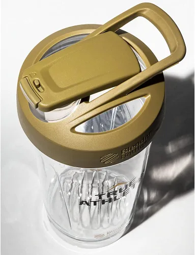 Vista 2 de True Athlete Strada Tritan - Vaso agitador con bola batidora de alambre, color dorado (28 onzas líquidas)