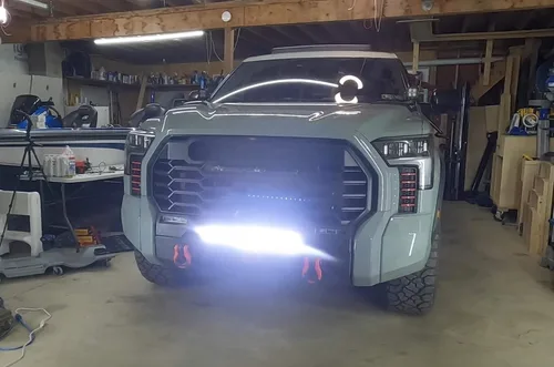Vista 3 de iJDMTOY Barra de luz LED de 20 pulgadas para montaje en rejilla inferior compatible con Toyota Tundra 2022 en adelante, incluye barra de luz LED