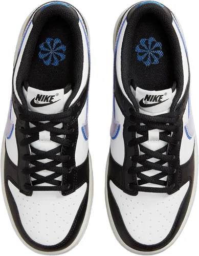 Vista 876 de Nike Kid's Dunk Low Sneaker