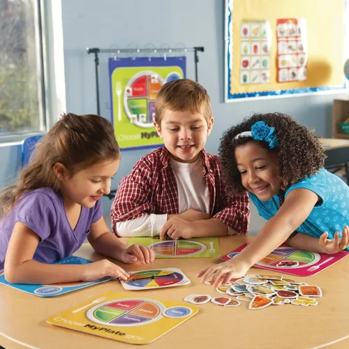 Vista 2 de Learning Resources Healthy Helpings A Myplate Game, 2-4 jugadores, juego de 56 piezas, a partir de 4 años