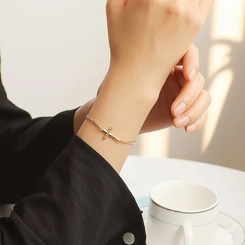Vista 2 de Pulsera de cruz para mujer, chapada en oro de 18 quilates, pulsera de eslabones de cadena cubana, pulsera de oro para mujer, regalos de confirmación