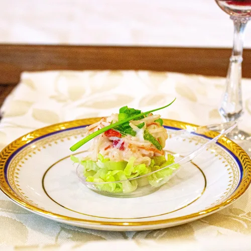Vista 6 de Paquete de 48 Cucharitas Pequeñas en Forma de Gota Transparentes Mini Platos para Aperitivos Mini Cucharas de Postre de Plástico de Grado