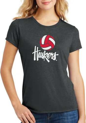 Vista 22 de CornBorn Elige tu diseño: camisetas prémium de voleibol de Nebraska para mujer