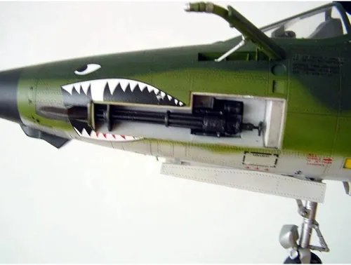 Vista 4 de Trumpeter 1/32 F105G Thunderchief Wild Weasel Avión