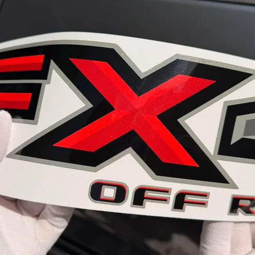 Vista 3 de GOLD HOOK FX4 - Calcomanías todoterreno compatibles con Ford F-150 2015-2026, serie Diamond, acabado brillante negro y rojo, juego de 2