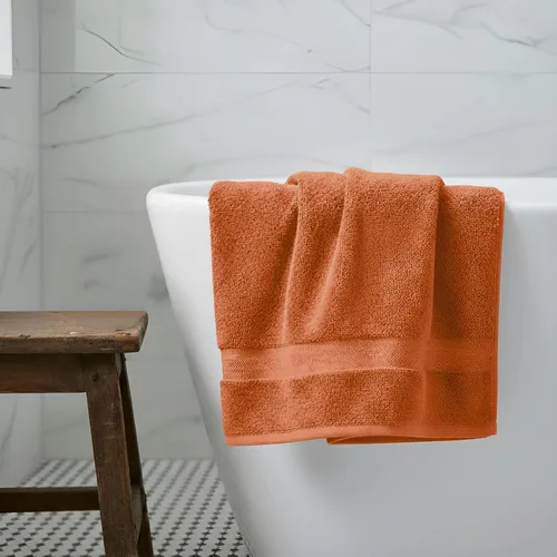 Vista 2 de Toalla de baño de felpa de algodón orgánico de lujo Certificado GOTS y OEKO-TEX Toallas de calidad hotelera premium Tecnología Feather Touch