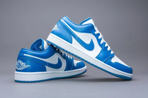 Vista 3 de Nike Air Jordan 1 Low UNC - Tenis de básquetbol para mujer