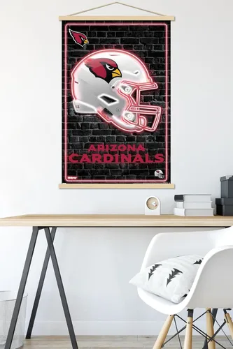 Vista 5 de Trends International NFL Arizona Cardinals - Póster de pared con casco neón, 22.37 x 34.00 pulgadas, impresión prémium y colgador de madera de haya