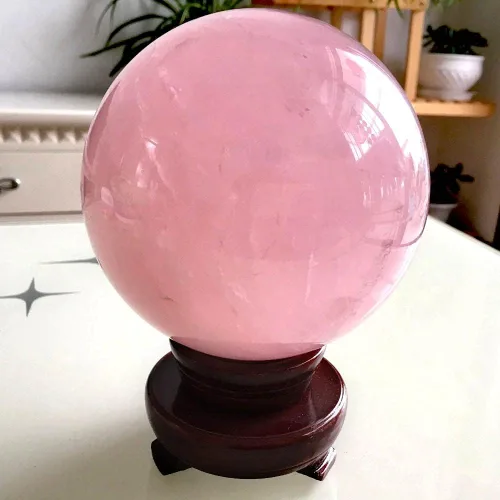 Vista 2 de Esfera de bola curativa de cristal mágico de cuarzo rosa natural de 3.54 pulgadas + base (3.54 pulgadas)