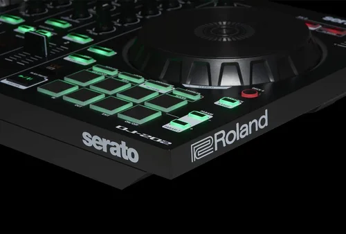 Vista 10 de Roland DJ-202 Paquete de controlador DJ con funda, auriculares y paño de pulido de Austin Bazaar