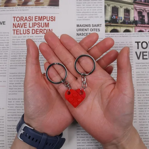 Vista 4 de Heart Keychain Set for Couples, Brick Heart Keychain for Boyfriend Girlfriend, 2 Pcs Matching Heart Colorful Keychains.