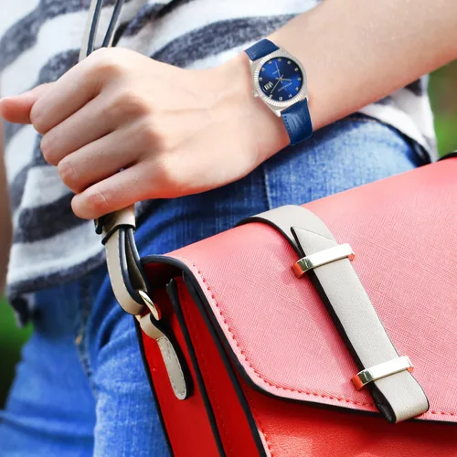 Vista 2 de Peugeot - Reloj de cuarzo para mujer con borde de moneda, ventana de fecha y correa de piel