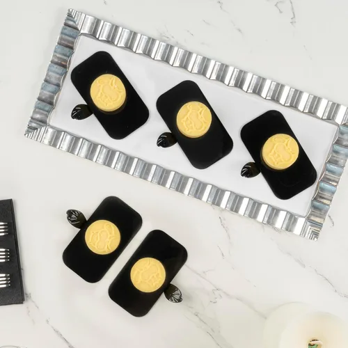 Vista 6 de Restaurantware 4 platos rectangulares de aperitivo de 2.2 x 1 pulgada, 100 platos de repostería desechables, platos de postre de plástico negro