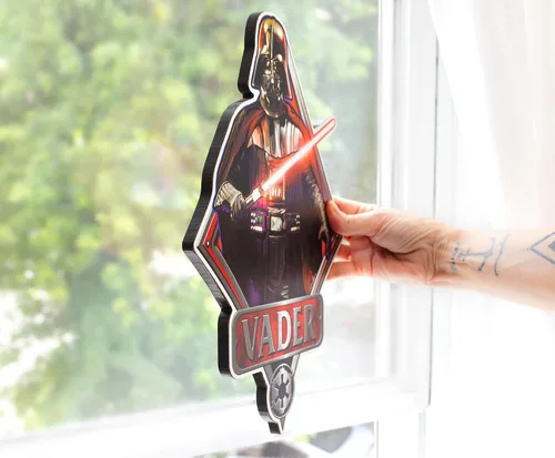 Vista 6 de Silver Buffalo Disney Star Wars Darth Vader Episodio 4 Arte de pared de madera troquelada, 13 x 9.5 pulgadas, multicolor