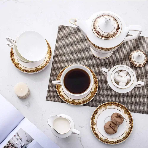 Vista 7 de Porlien - Juego exquisito de 4 de tazas de té/café y platos dorados con bordes rojos. De porcelana, para la hora del té o fiestas de té. Empaque