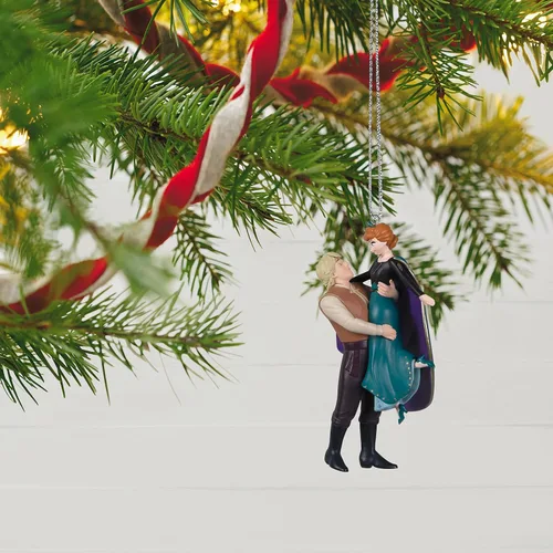 Vista 6 de Hallmark Keepsake Adorno de Navidad de plástico 2022, Disney Frozen 2 Anna y Kristoff