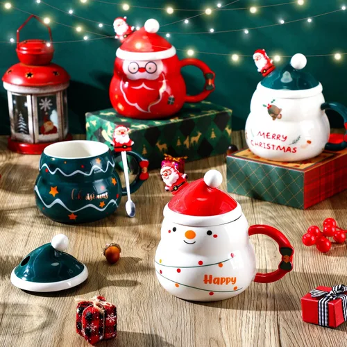 Vista 4 de Yaomiao 4 Tazas de Navidad con Tapa de Gorro de Santa y Cuchara 16 oz Taza de Café de Cerámica Linda de Navidad Árbol Festivo Campana Santa Muñeco
