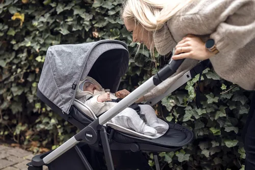 Vista 13 de Thule Cochecito de bebé Shine, características de cochecito de tamaño completo, diseño compacto y ligero, asiento reversible, cesta de Mezcla