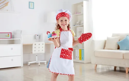 Vista 2 de Hape Chef Pack Juego de disfraz de chef con accesorios de cocina para niños