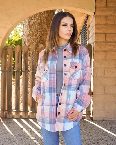 Vista 5 de luvamia Chaquetas a cuadros para mujer, de franela, acolchadas, de gran tamaño, con botones