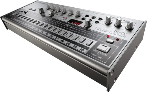 Vista 5 de Roland TR-06 Boutique Rhythm Machine Bundle con cable MIDI y 4 pilas AA Paquete con cable MIDI
