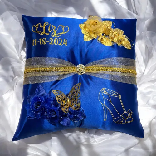 Vista 5 de Almohada para zapatos de quinceañera, azul, hecha a mano y personalizada para ti.
