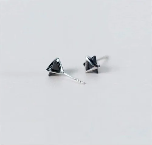 Vista 6 de Pendientes minimalistas de plata de ley 925 con forma de triángulo y circonita cúbica brillante, hipoalergénicos