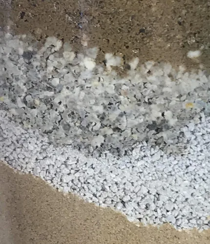 Vista 3 de Arcilla betonita de sodio granular para sellado de estanque, 45 libras