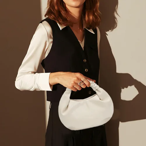 Vista 3 de Mini bolsos de mano tipo hobo para mujer, bolsos de mano de cuero suave para mujer en forma de nube con asa superior