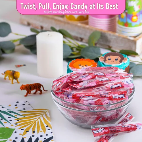 Vista 3 de Twizzlers Pull 'n' Peel - Paquete a granel de cereza, 1 libra (aproximadamente 35 piezas) - Divertido y delicioso caramelo de regaliz con sabor a