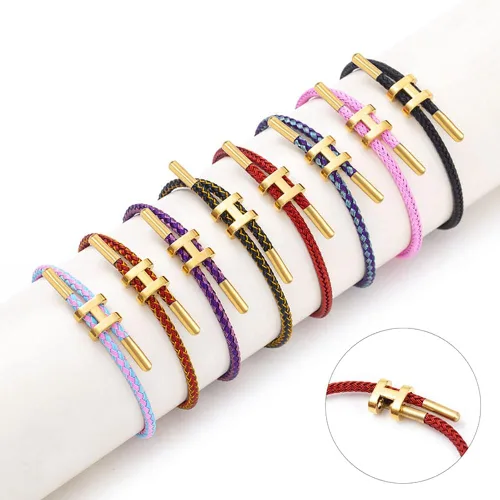 Vista 2 de Pulseras de moda para mujer, pulsera ajustable, hebilla chapada en oro, diseño de hebilla de titanio y cuerda de alambre de acero