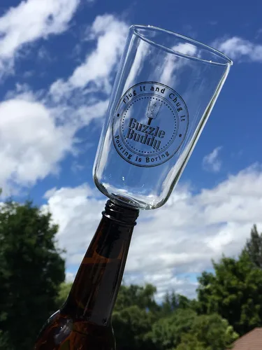 Vista 5 de Guzzle Buddy El mejor vaso de cerveza, regalo práctico, sé el alma de la fiesta, todo en uno, manera segura y fácil de disfrutar del alcohol, taza