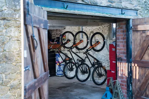 Vista 5 de Hornit CLUG - Soporte para bicicleta para interior y exterior, 5 tamaños, fácil de instalar