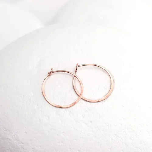 Vista 28 de Aretes de aro finos martillados, elegantes plata esterlina geométrica sólida, relleno de oro y relleno de oro rosa; para mujer por Lotus Stone