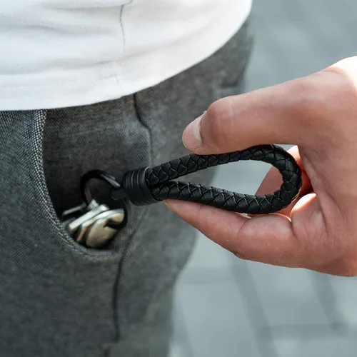 Vista 6 de SERASAR Llavero de cuero fuerte con llavero de acero inoxidable - Anillos adicionales para llaves pequeñas - Con caja de regalo