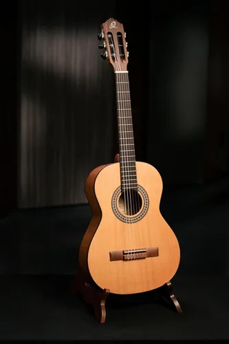 Vista 11 de Ortega Student Series - Guitarra clásica de nailon de 6 cuerdas, 3/4, tapa de cedro mate (RSTC5M-3/4)