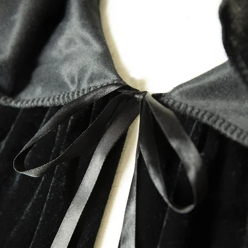 Vista 3 de MiiDD Hooded Cloak Unisex Full Long Velvet Cape Witch Cloak with Hood Raven Cosplay Men Women for Halloween Costumes
