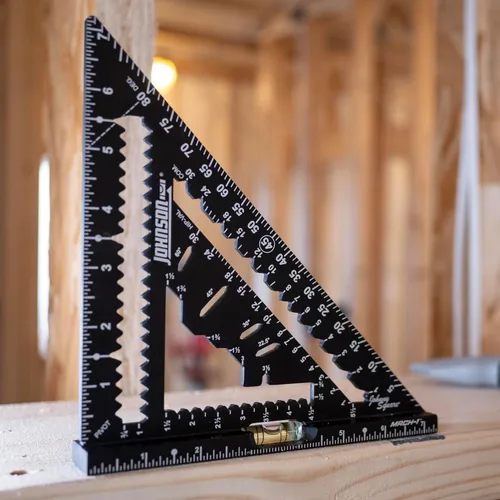 Vista 7 de Johnson Level & Tool 1904-0700V 7-1/4 pulgadas Johnny Square® MACH-1™ Smart Mark™ Rafter Square con vial nivel, negro