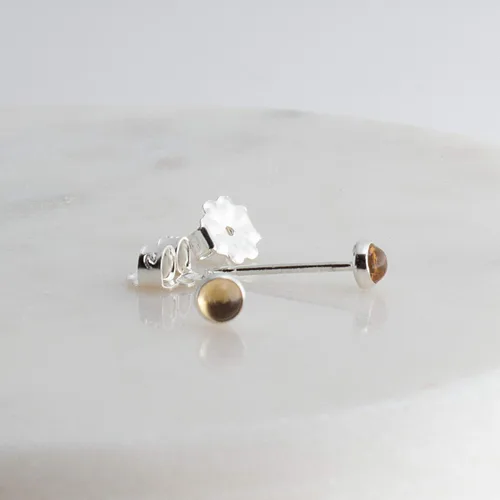 Vista 42 de Aretes pequeños de plata de ley para cartílago, tragus, hélix, múltiples piercings hipoalergénicos, piedra natal para mujer, juego de bisel