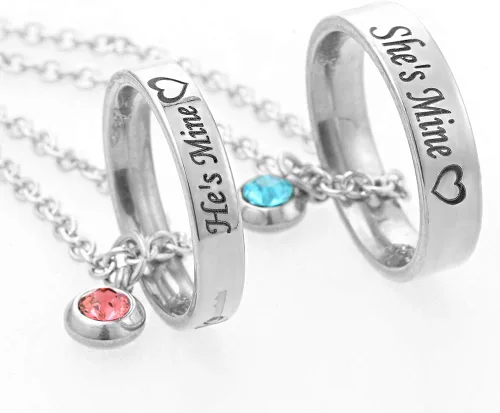 Vista 4 de MJartoria collares a juego para parejas, para él y ella, dijes de anillo grabados, con diamantes de imitación, regalo para novio y novia