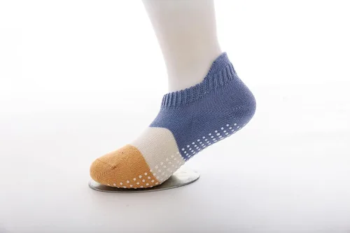 Vista 9 de J Poqobog Calcetines tobilleros antideslizantes para bebés, niños y niñas con suela antideslizante