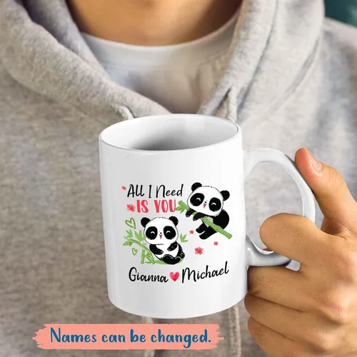 Vista 2 de Taza de té de pandas con nombres personalizados, taza con texto en inglés «All I Need Is You», regalos divertidos de panda para niños, amigos