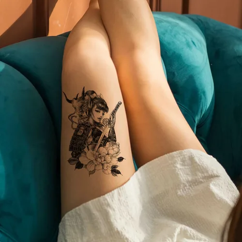 Vista 6 de 6 hojas de tatuajes temporales de geisha japonesas para mujer, color blanco y negro, Samurai Fox Koi, impermeables, tatuajes falsos para mujeres